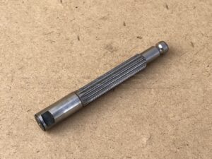 Вал избирательный крышки 5-ст.КПП 3182 (АДС)(255А-1702127), шт.