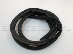 Уплотнитель капота 452 (дв.409)(3741-00-8402130-00), шт.