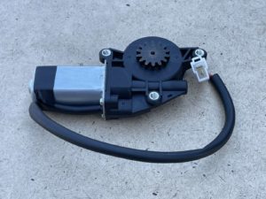 Моторчик стеклоподъемника лев.3163/3741(черный)